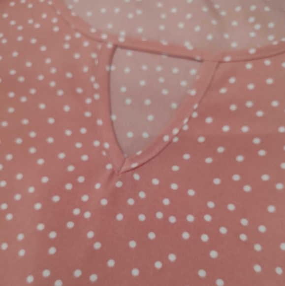 Pink with white dots, flutter sleeved, keyhole neck blouse. XL (14) NWOT - Picture 4 of 7